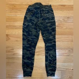 Alphalete Black/Green Camo Joggers Size S